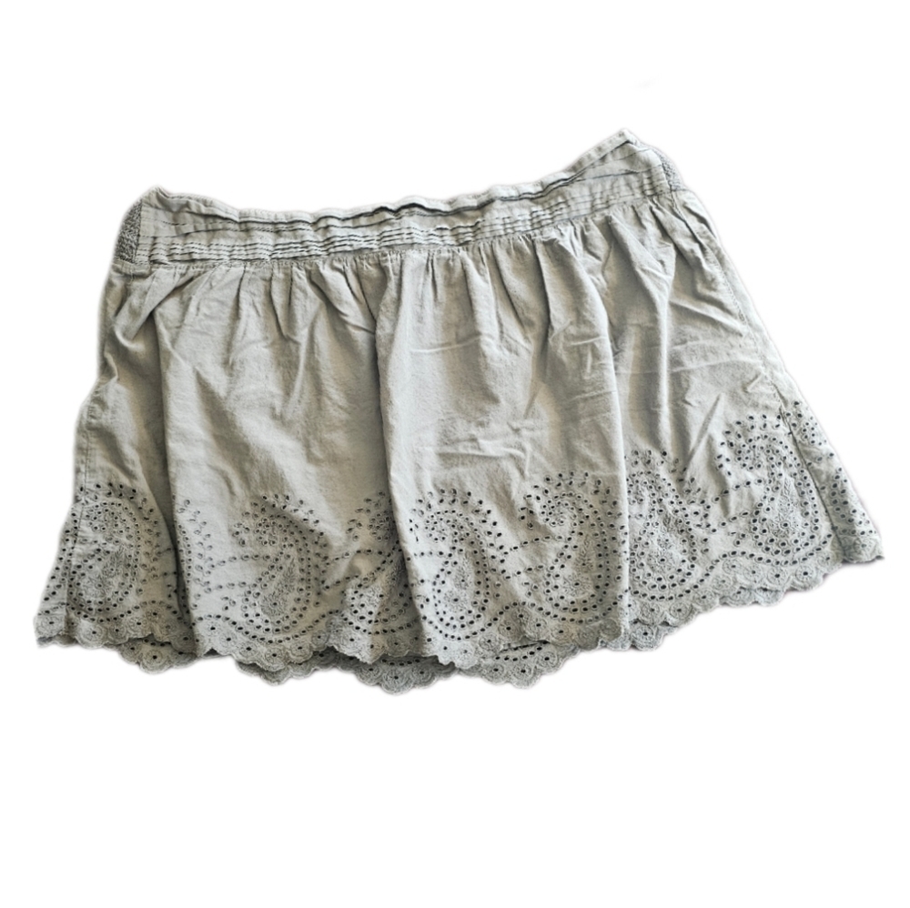 Gray skirt with scalloped bottom